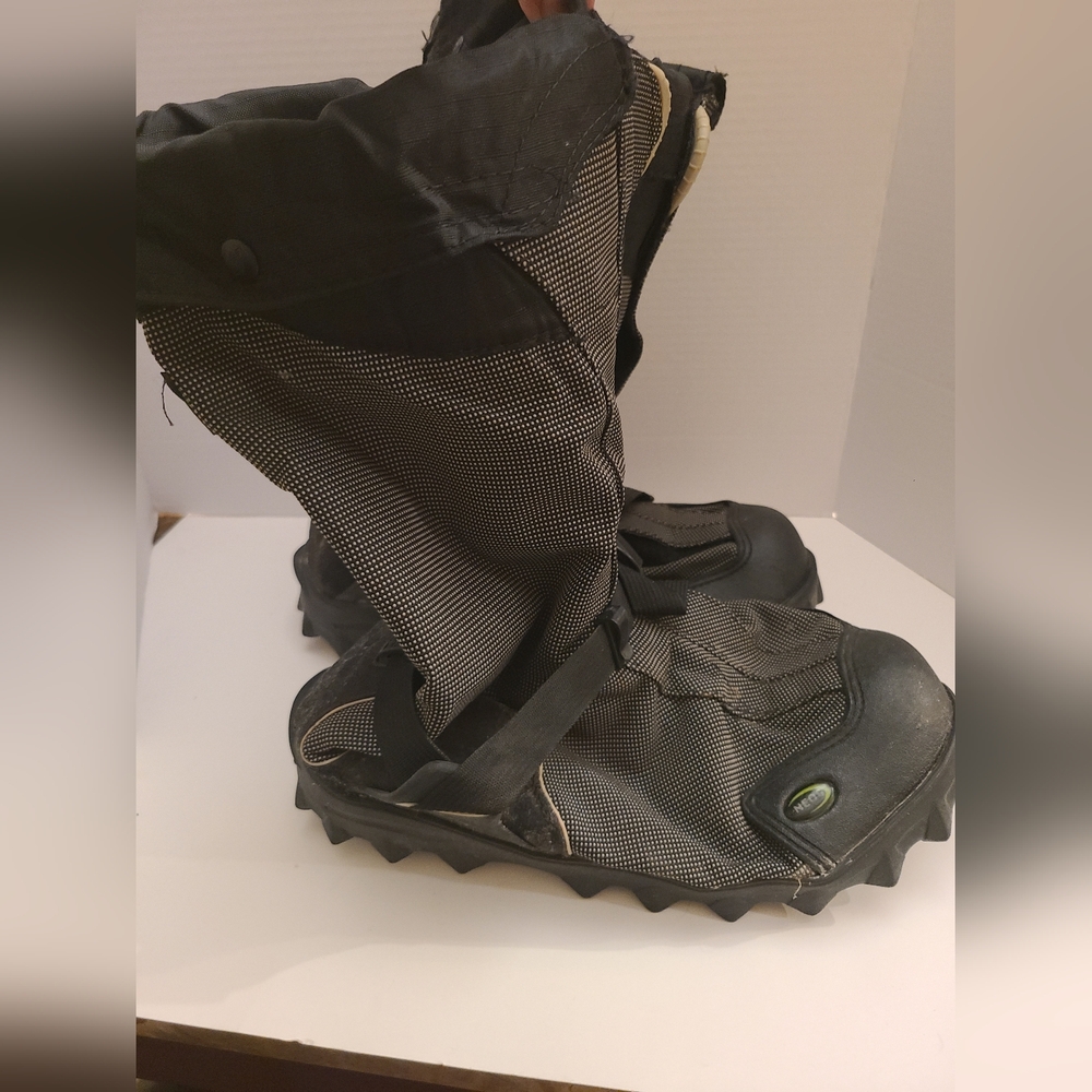 NEOS Vibram Shoes Navigator 5 Overshoes, Size XL, Pre-owned